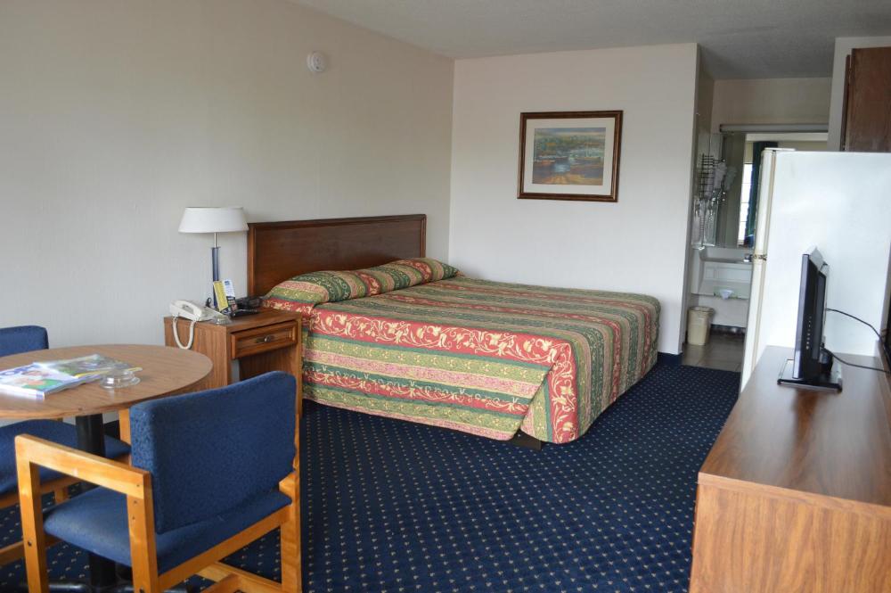 Standard Room with Two Double Beds -Smoking interior